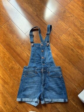 Guess short overalls